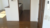 リビングの床をフロアー遮音Ｌ４５　キッチンをフロアーと似たCFを貼りました。