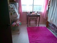 洋室も薄いピンクで女性のお部屋ぅて感じですね！