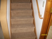 階段にカーペット張りました。