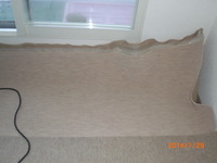 床カーペットも結露の部分を剥がし、グリッパーとフェルトを交換してカーペット敷き詰めました。