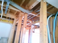 梁を設置したので、天井がその分下がりますが、これも後々アクセントとなります。